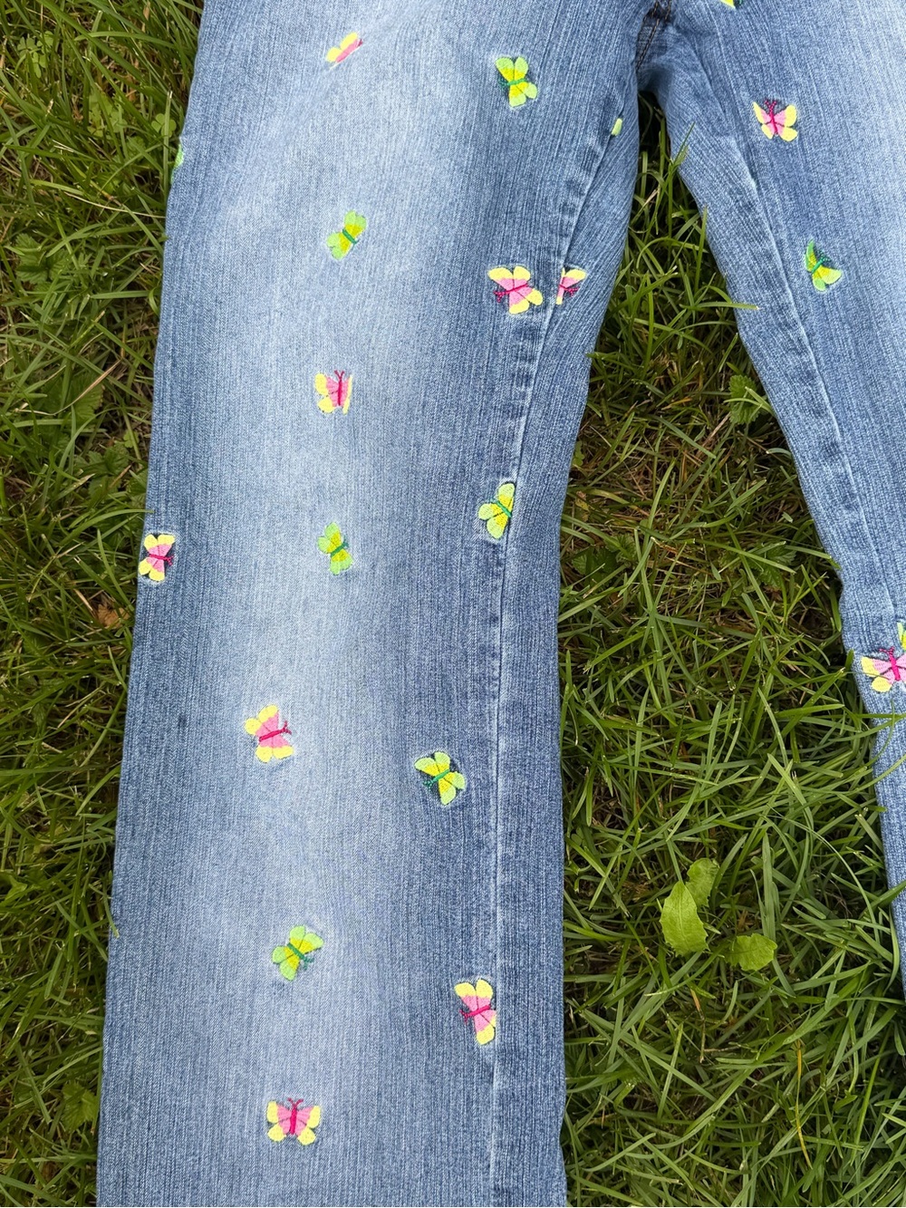 Lilly Pulitzer Light Blue Straight-Leg Jeans with Butterfly Embroidered Accents - Picture 4 of 13